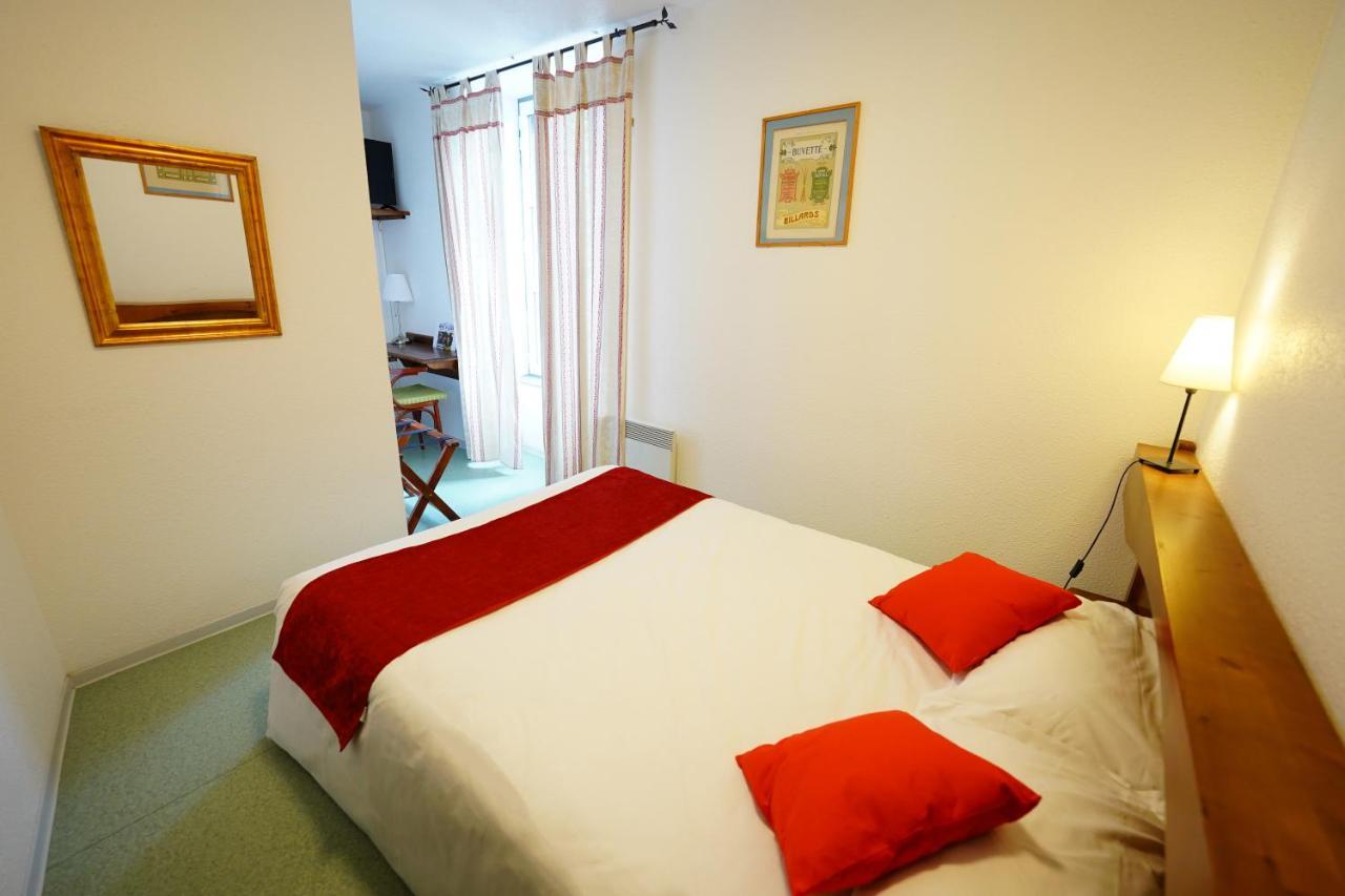 Logis Hotel Le Relais Des Remparts Allanche Exterior photo