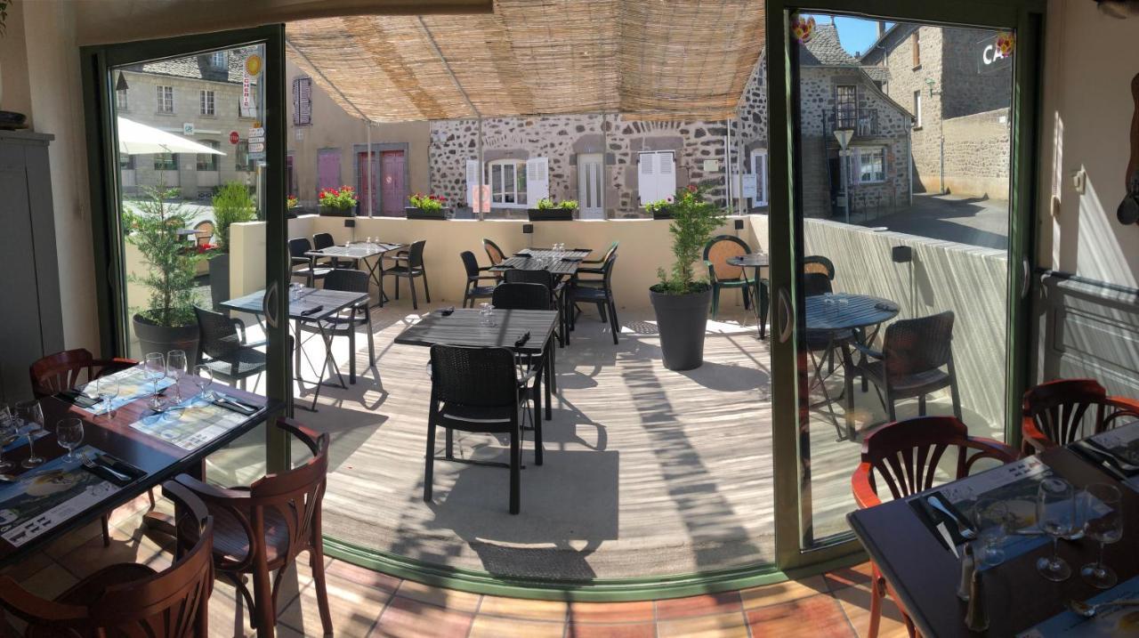 Logis Hotel Le Relais Des Remparts Allanche Exterior photo